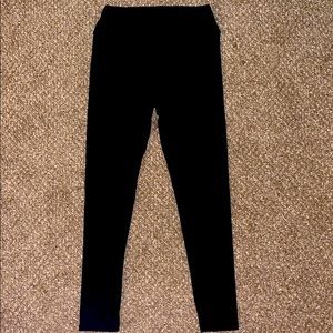 Black LuLa Roe leggings!